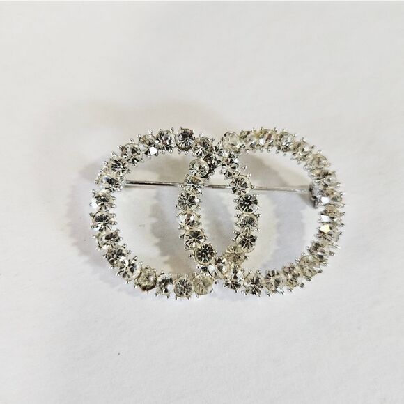 Vintage Clear Rhinestone Silver Tone Conjoined Ring Circle Open Work Pin Brooch - Picture 1 of 6